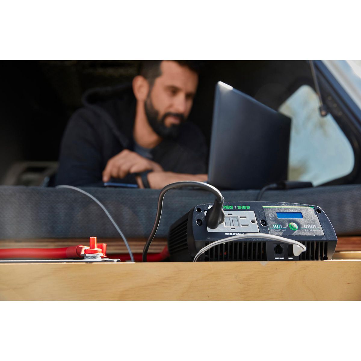 2000 Watt Continuous 4000 Watt Peak Pure Sine Wave Power Inverter X407945