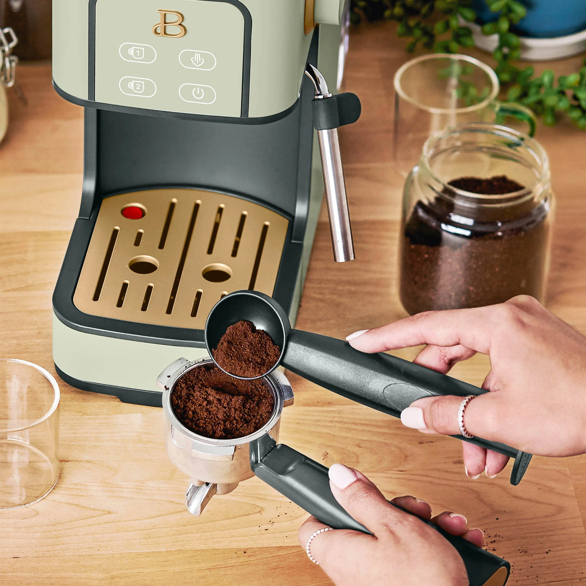 Slim Espresso Maker with 20-Bar Pressure M575