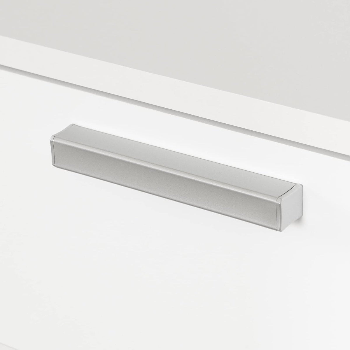 Pure White Nightstand Q2726