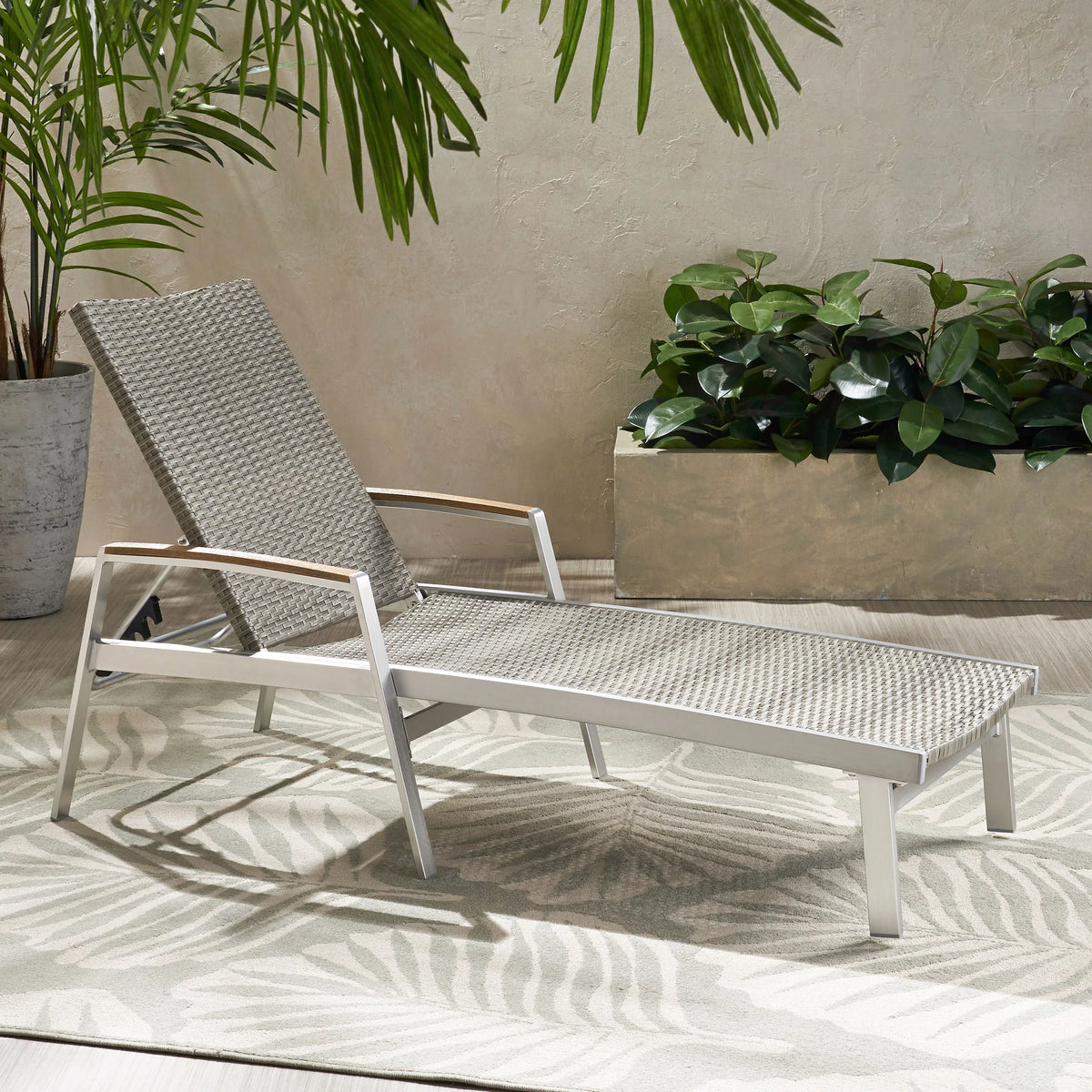 Outdoor Wicker and Aluminum Chaise Lounge U65784