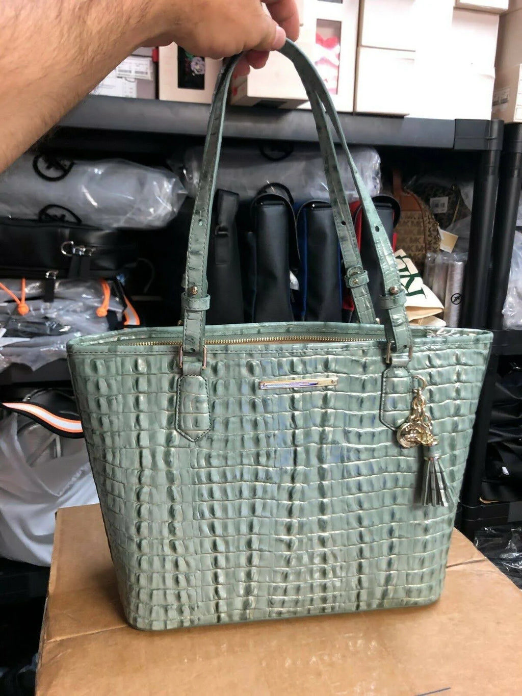 Medium Tote V562
