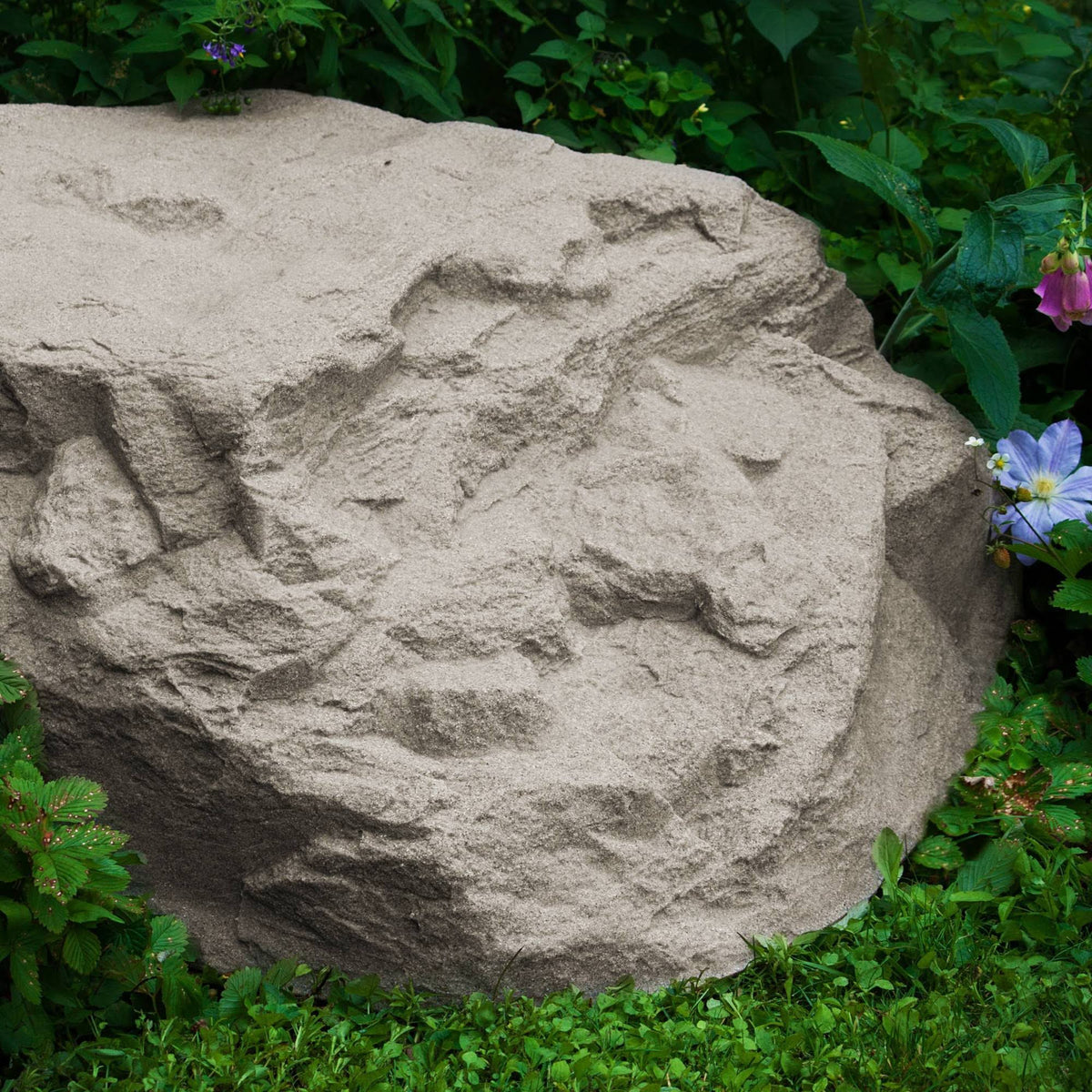 Low Profile Landscape Rock U36599