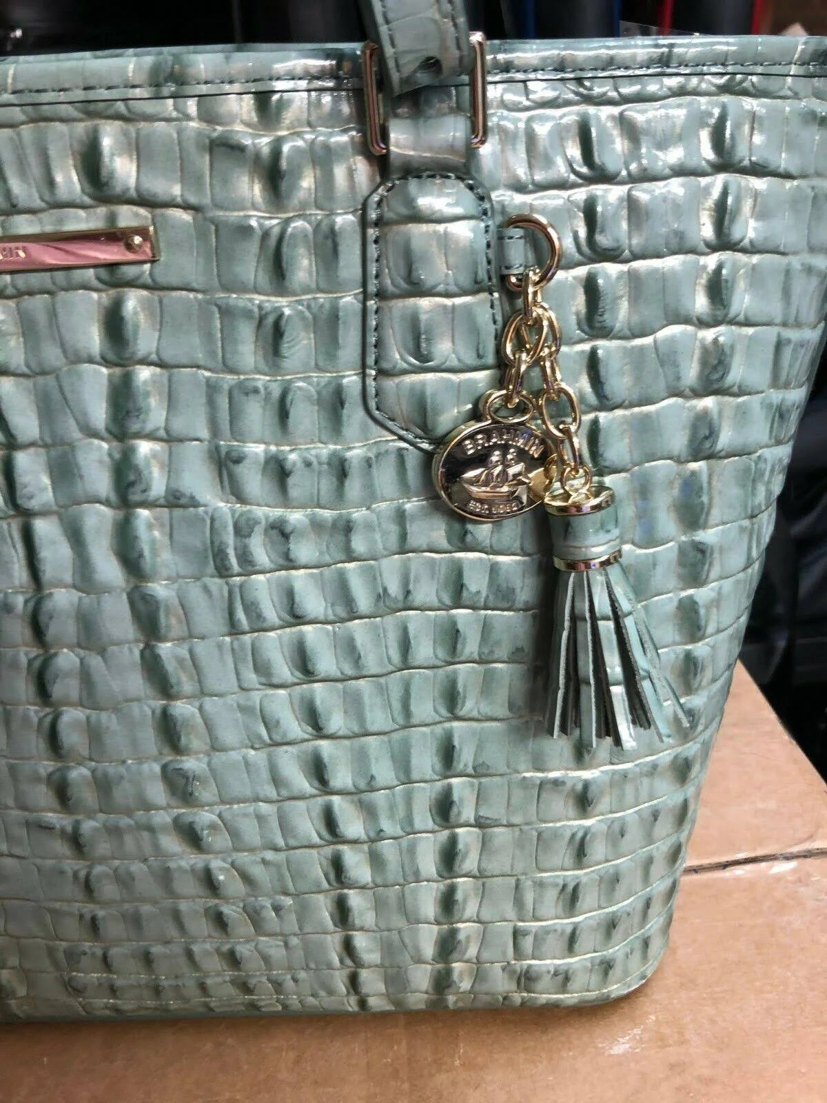 Medium Tote V562