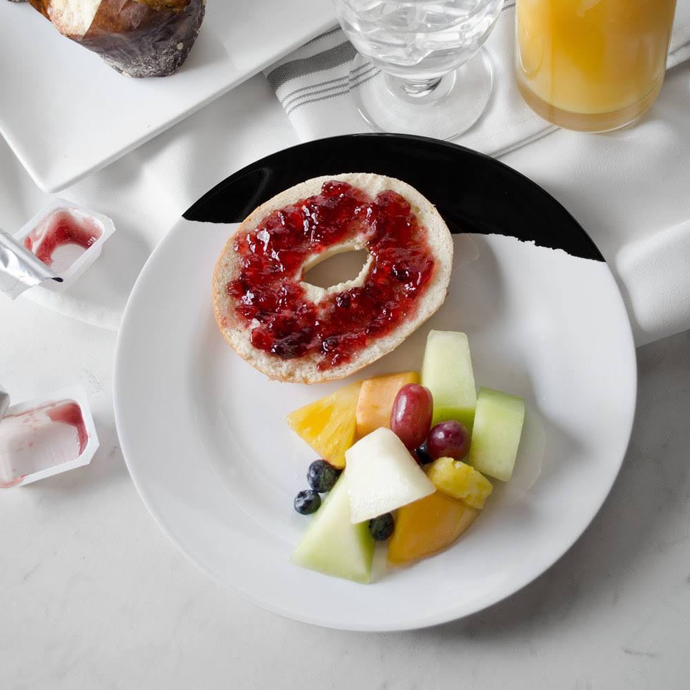 White Black Wide Rim Round Melamine Plate L9339