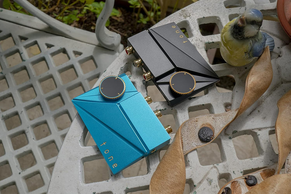 USB DAC and Headphone Amplifier with Balanced RCA H195011