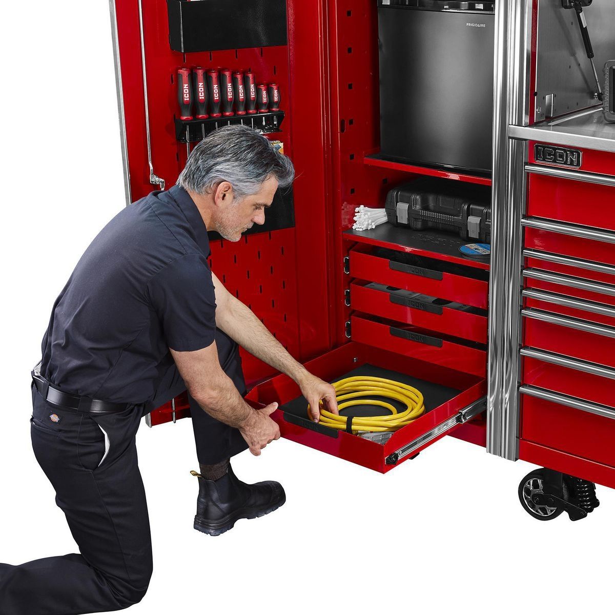 28 in. End Locker P707