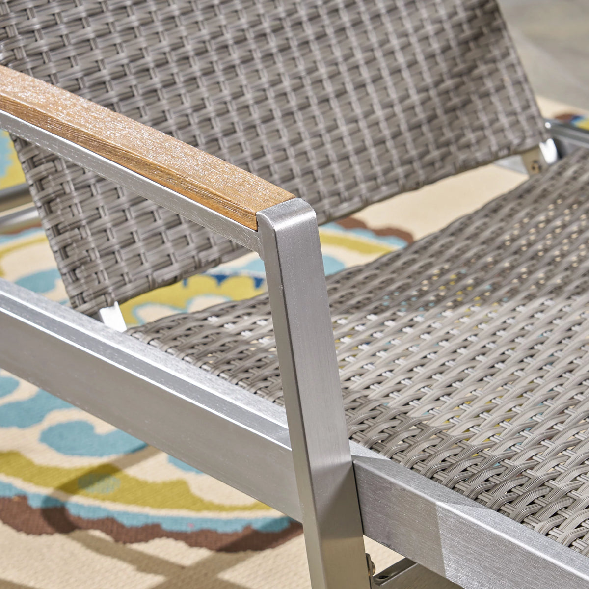 Outdoor Wicker and Aluminum Chaise Lounge U65784
