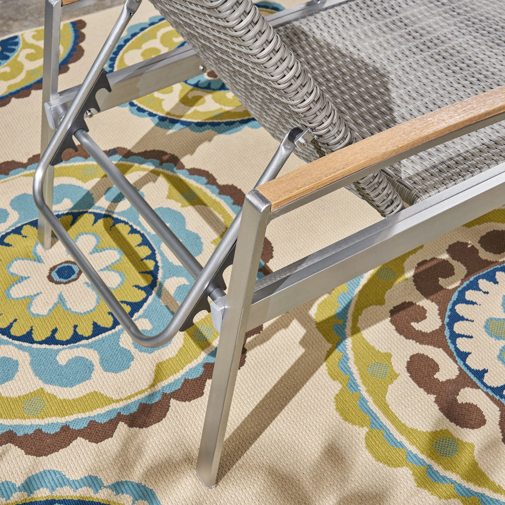 Outdoor Wicker and Aluminum Chaise Lounge U65784