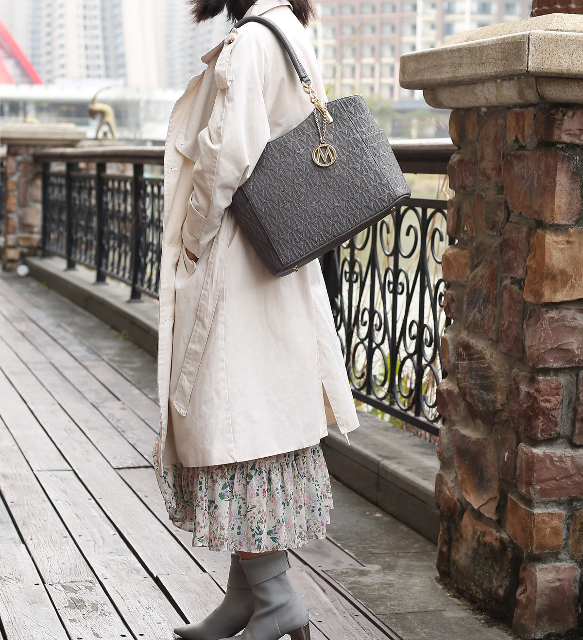 Chocolate Women's Tote Bag V1772